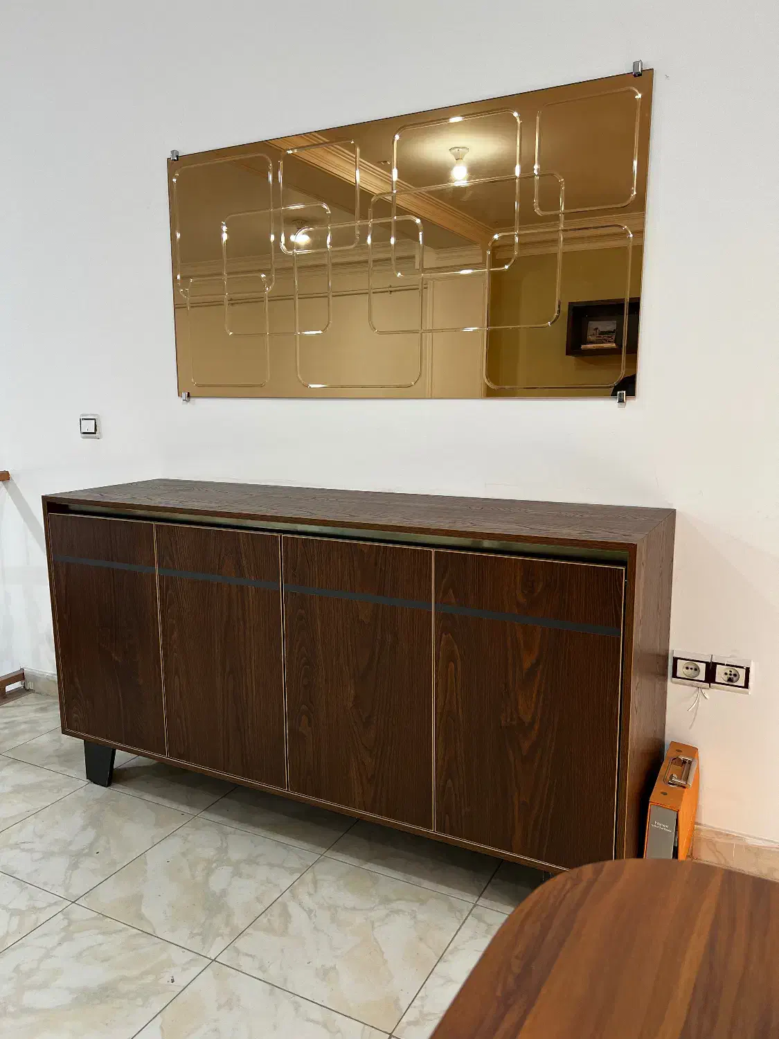 میز کنسول مدرن با آئینه تراش دار|بوفه، ویترین، کنسول|ارومیه, |دیوار