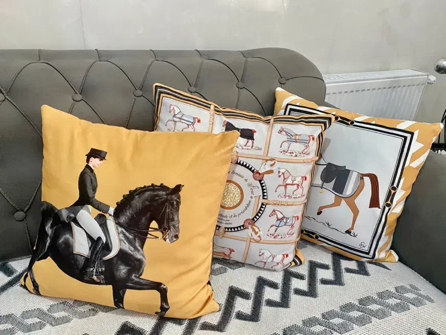 شال مبل، کوسن، رومیزی طرح مارک|پرده، رانر، رومیزی|بوشهر, |دیوار