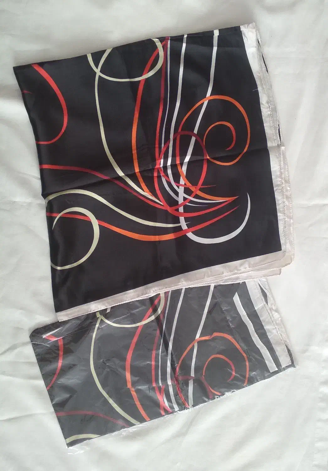 دو عدد روسری پلمپ شده کاملا نو هر کدام ۱۰۰ تومن|لباس|ملایر, |دیوار