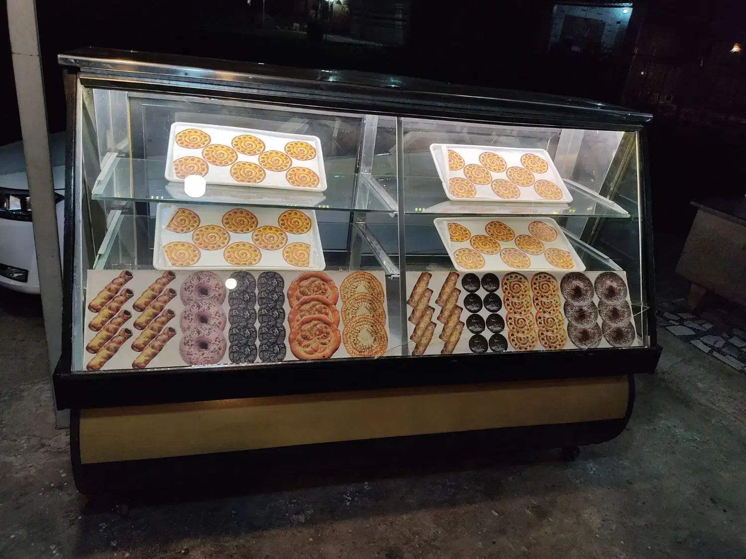 ویترین قنادی|کافی‌شاپ و رستوران|رشت, حافظ آباد|دیوار