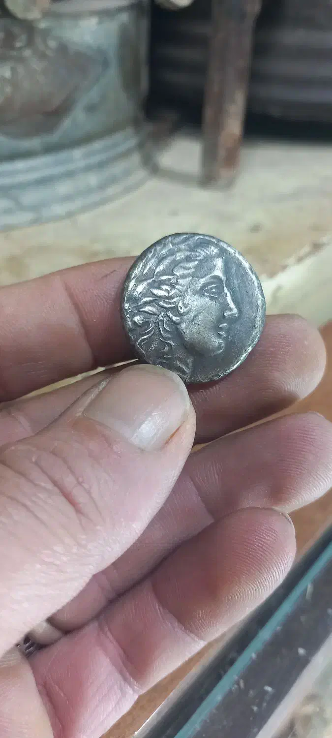 یک عدد سکه نقره نیست|بدلیجات|نهاوند, |دیوار