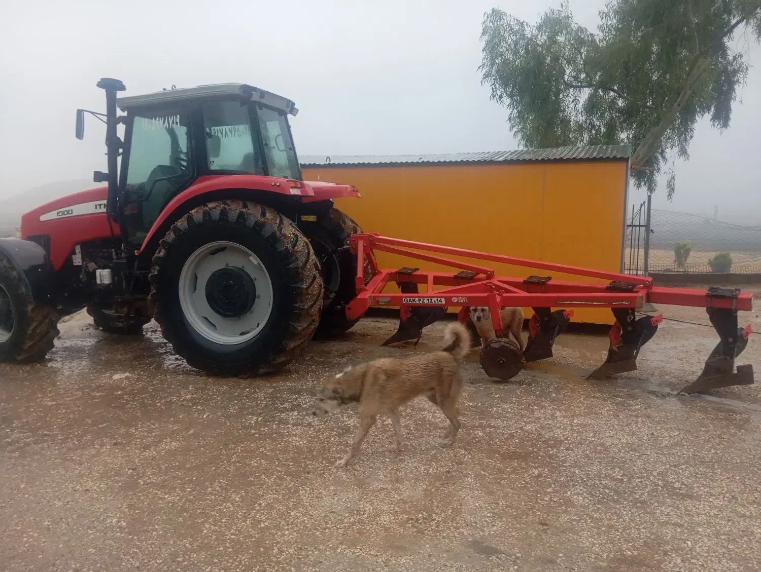 خدمات تراکتور فوق سنگین شخم عمیق و دیکس سنگین|خدمات باغبانی و درختکاری|سرپل ذهاب, |دیوار