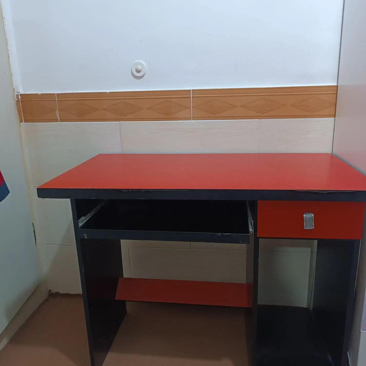 میز کامپیوتر|میز تحریر و کامپیوتر|محمدشهر, علی آباد گونه|دیوار