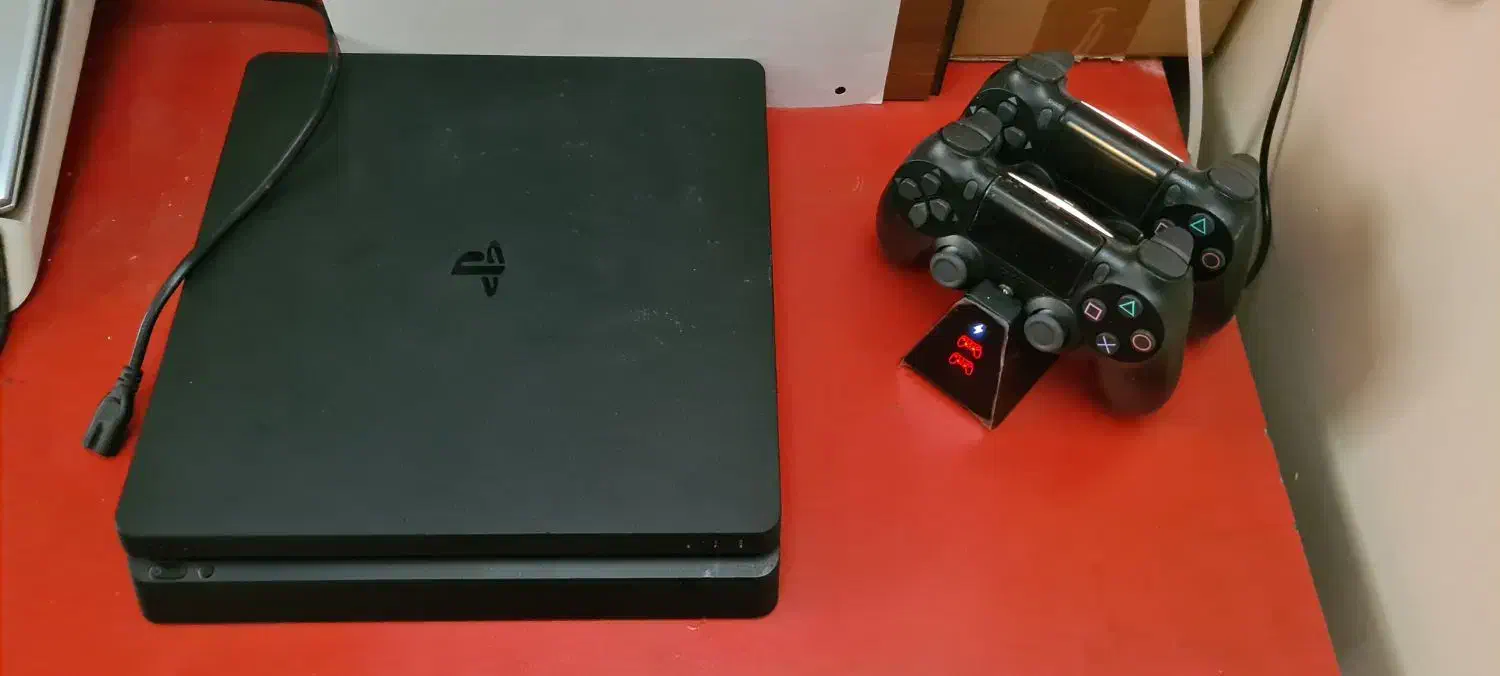 فروش دستگاه PS4 اسلیم کپی خور|کنسول، بازی ویدئویی و آنلاین|خمینی‌شهر, |دیوار