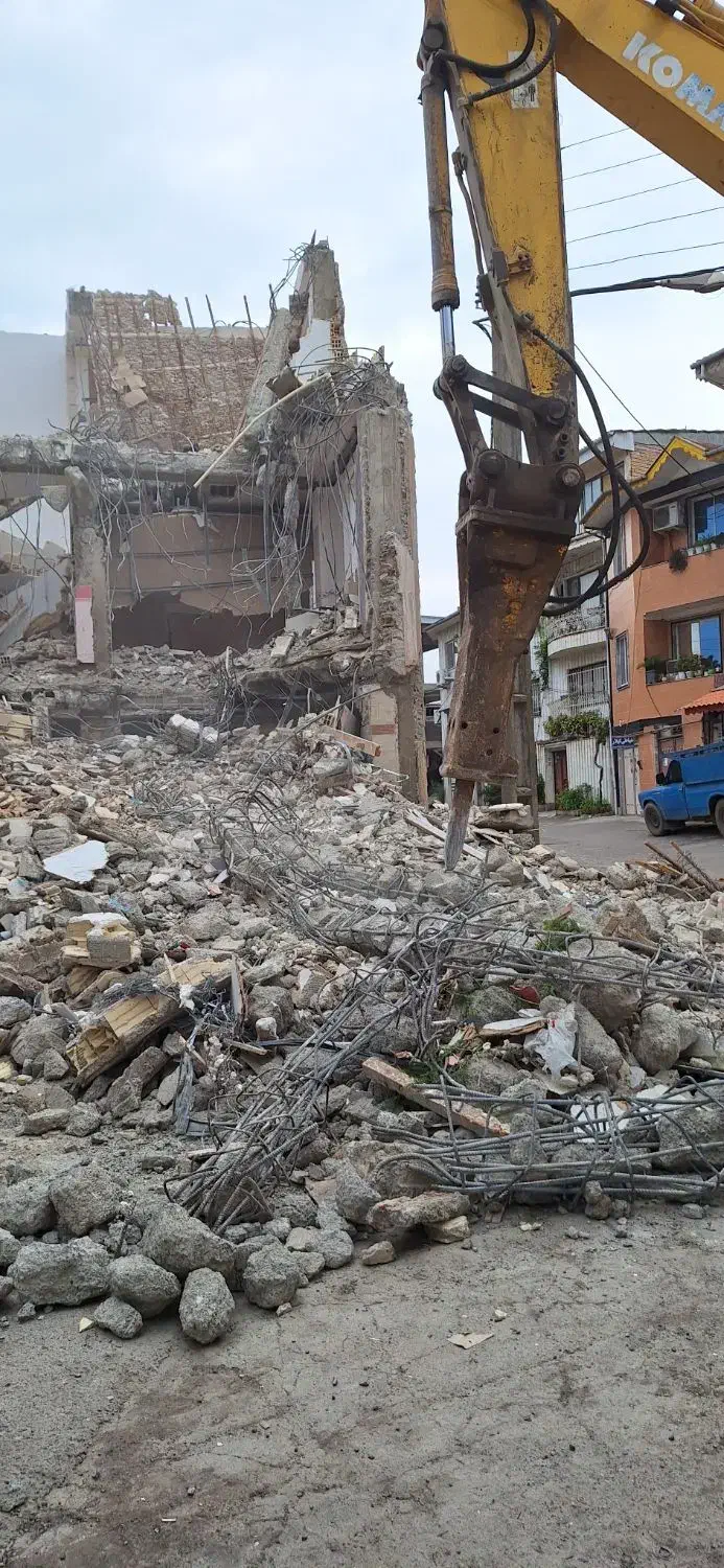 تخریب ساختمان همراه با بیل و لودر|خدمات پیشه و مهارت|لنگرود, |دیوار