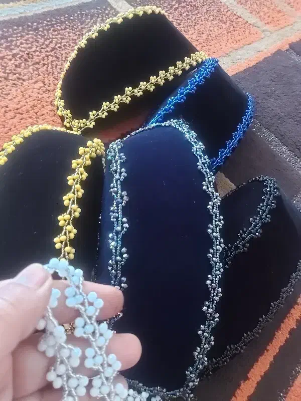 پایه و کلاه|لباس|یاسوج, |دیوار