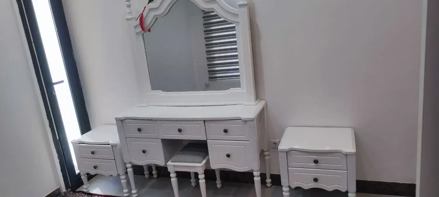 تخت و تشک و اینه و پاتختی و کمد|تخت و سرویس خواب|یاسوج, |دیوار