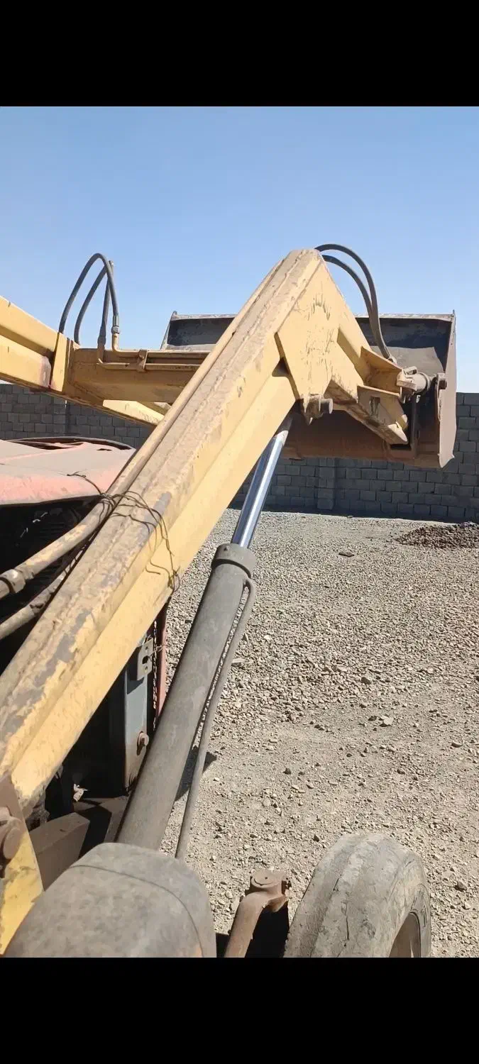فروش تراکتور رومانی بیل دارمدل64|خودرو سنگین|باغ بهادران, |دیوار