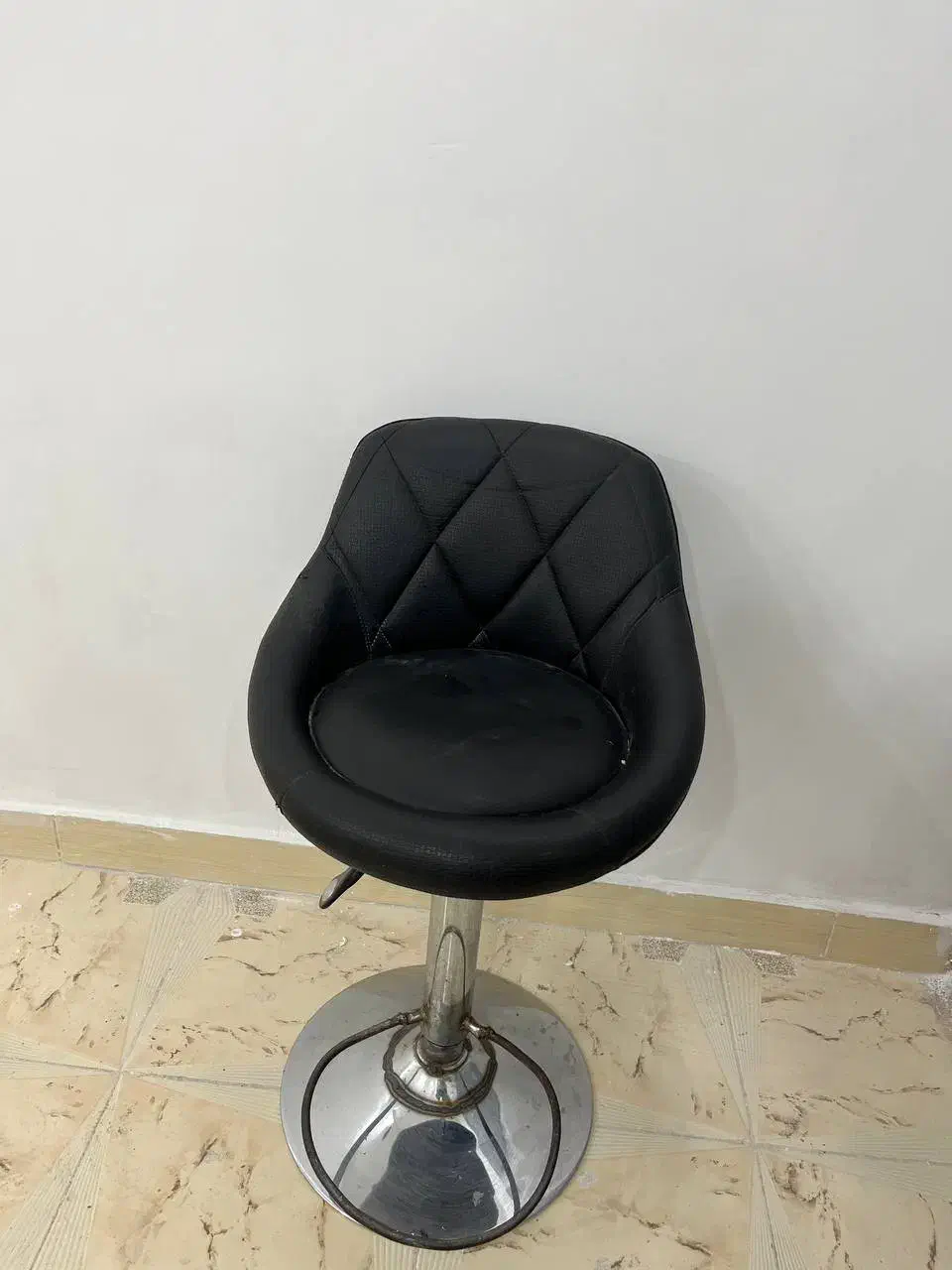 صندلی|صندلی و نیمکت|صومعه‌سرا, |دیوار