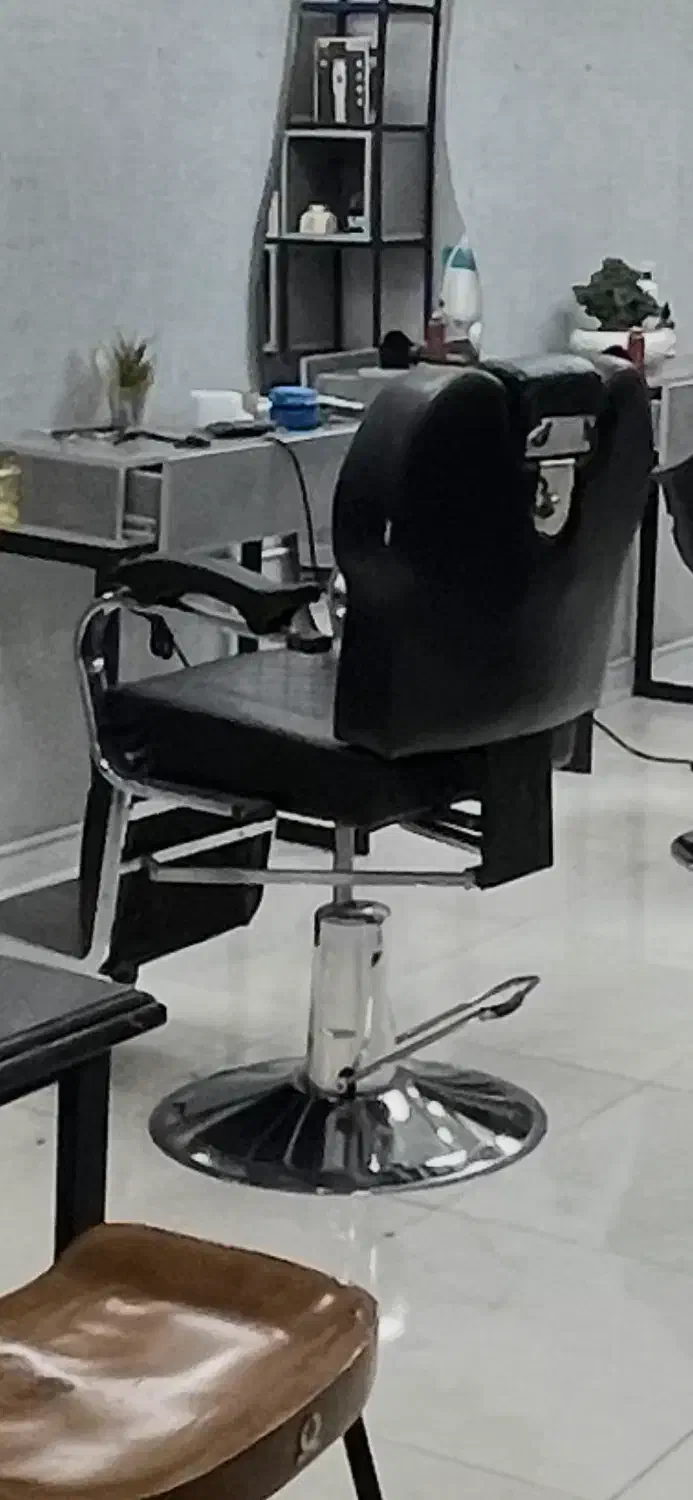 صندلی ارایشگاه بسیار تمیز|آرایشگاه و سالنهای زیبایی|اصفهان, سیچان|دیوار