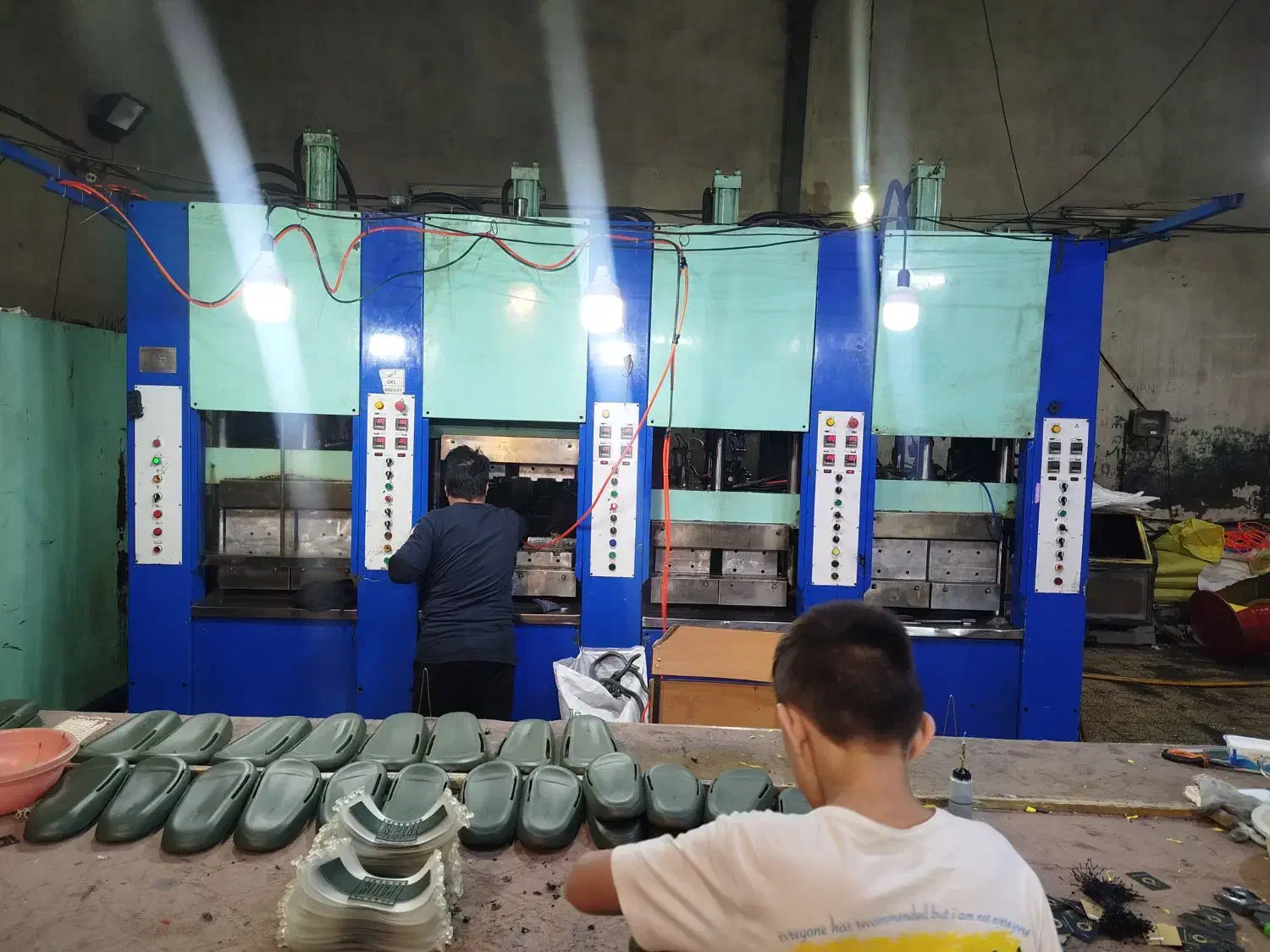 به کارگر برای شیفت شب دستگاه EVAنیازمند هستیم|استخدام صنعتی، فنی، مهندسی|قم, بیست متری ولیعصر|دیوار