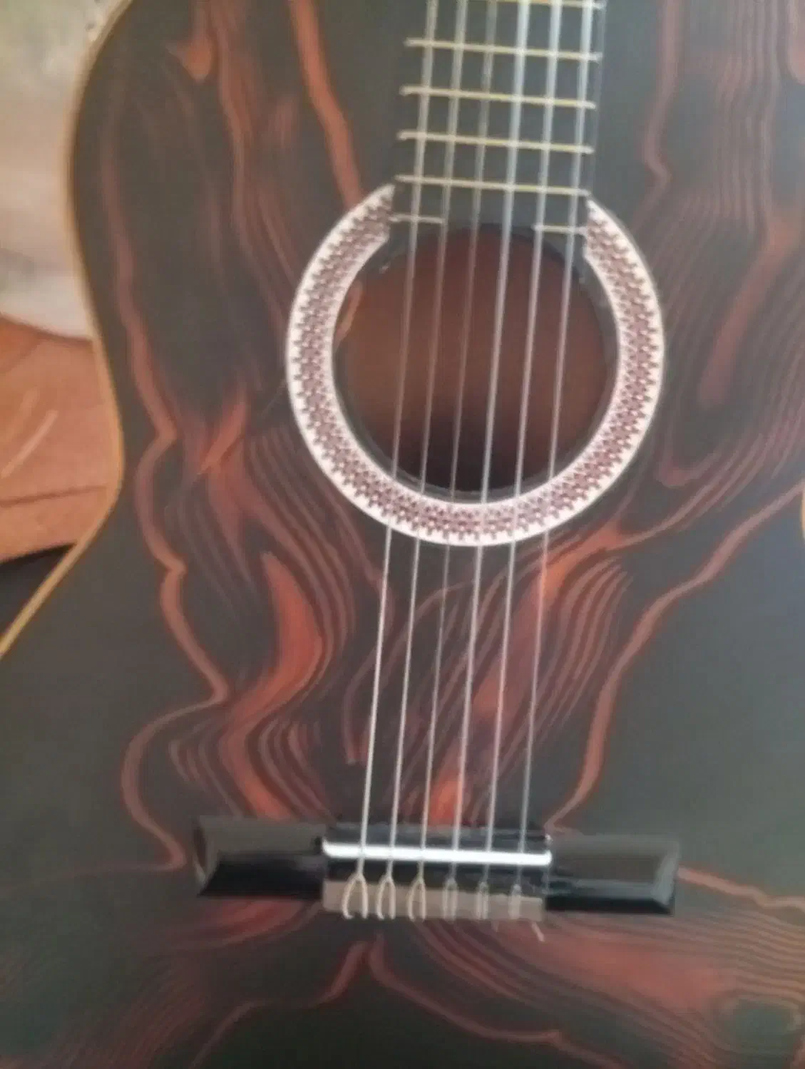 گیتار با چوب گردو|گیتار، بیس، امپلیفایر|ارومیه, |دیوار