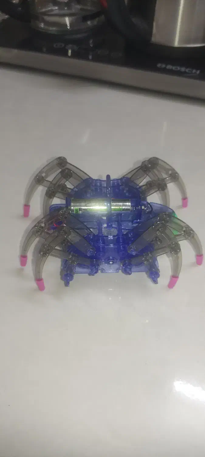 ربات عنکبوت متحرک|اسباببازی|شاهینشهر, سعدی جنوبی|دیوار