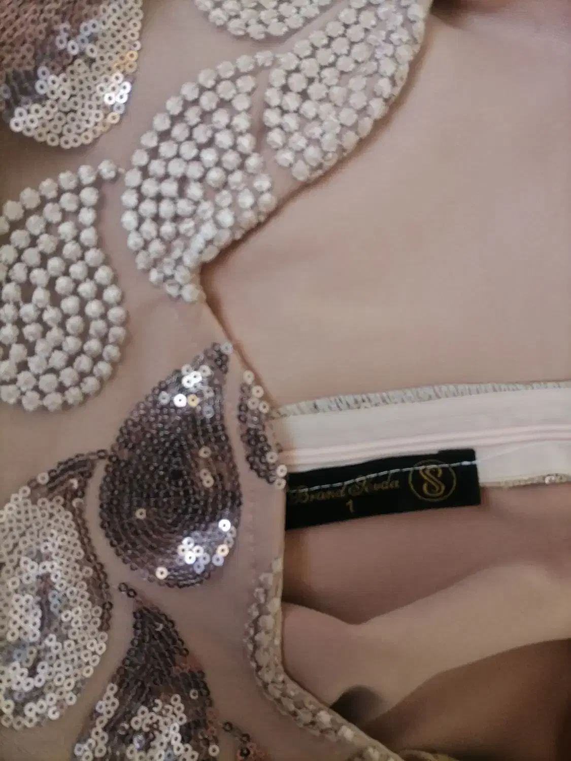 پیراهن مجلسی|لباس|قم, لبچال|دیوار