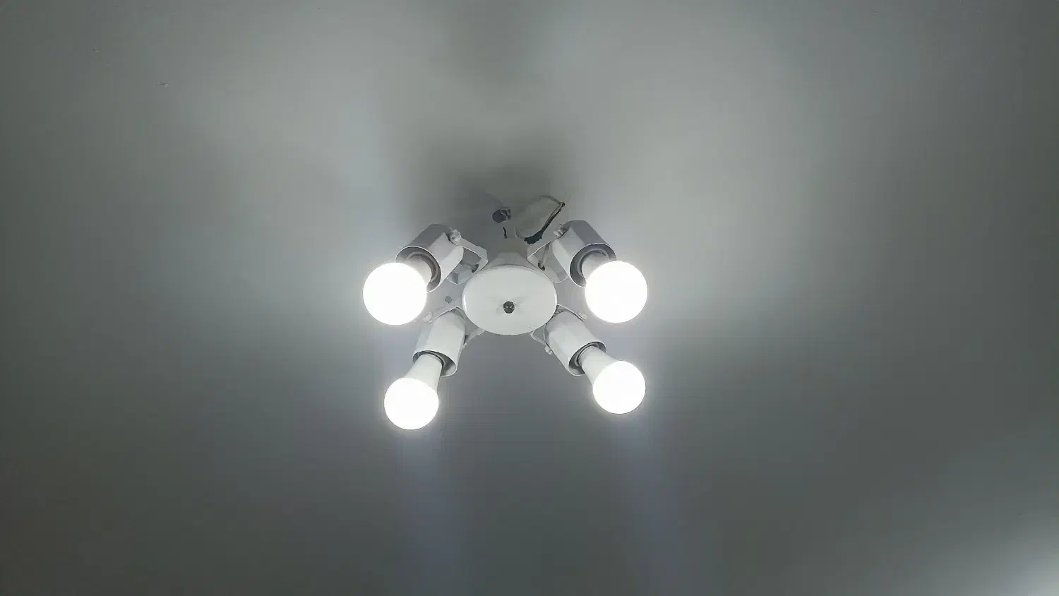 کریستال یاگوی مال لوستروچراغ آویز چهار شاخه بالامپ|لوستر و چراغ آویز|مشهد, خواجه ربیع|دیوار