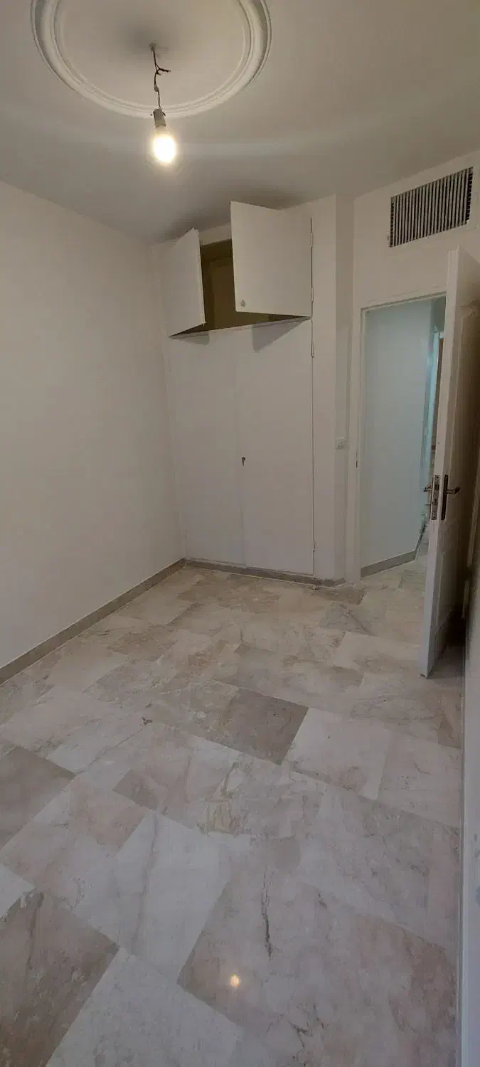 ۹۵متری گلبرگ چهار طبقه تک واحدی