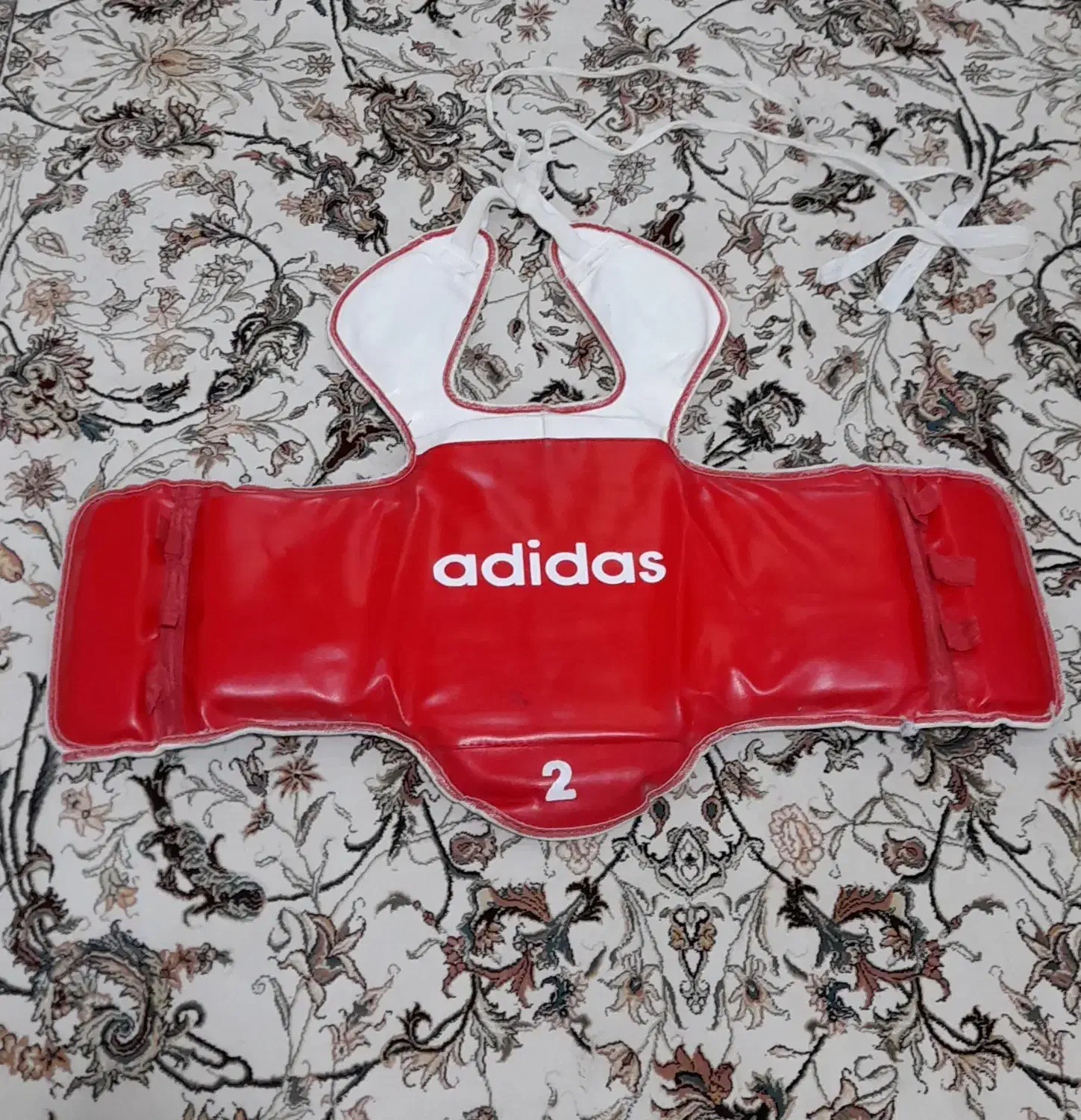 هوگو شماره ۲|لباس|رشت, حمیدیان|دیوار