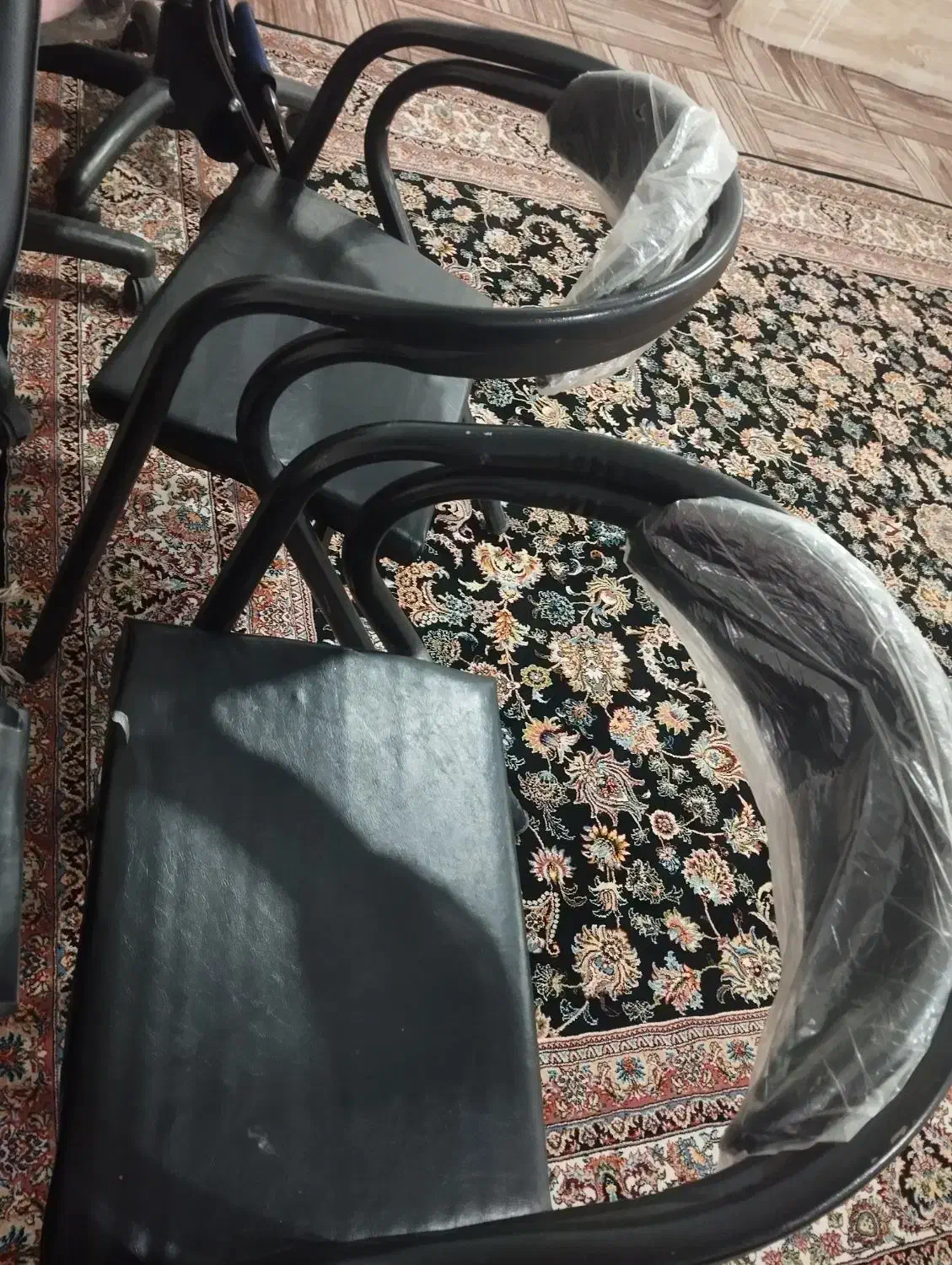 ۳عددصندلی|آرایشگاه و سالن‌های زیبایی|دورود, |دیوار