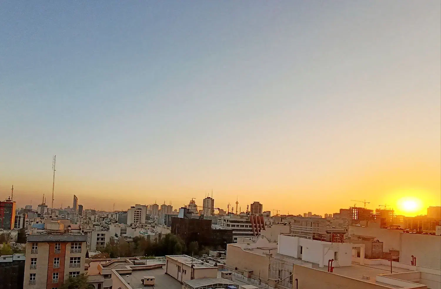 ۱۴۳ متر،دید شمال و جنوب،فروش به دلیل مهاجرت|فروش دفتر کار، اتاق اداری، مطب|تهران, امانیه|دیوار