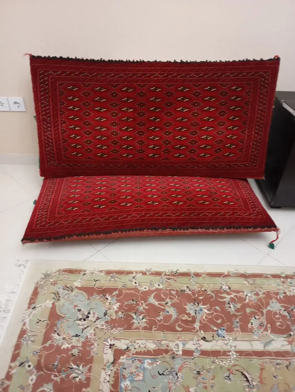 دو عدد پشتی دستبافت ۲عددفرش ۹متری و ۶متری|فرش|تهران, شادآباد|دیوار