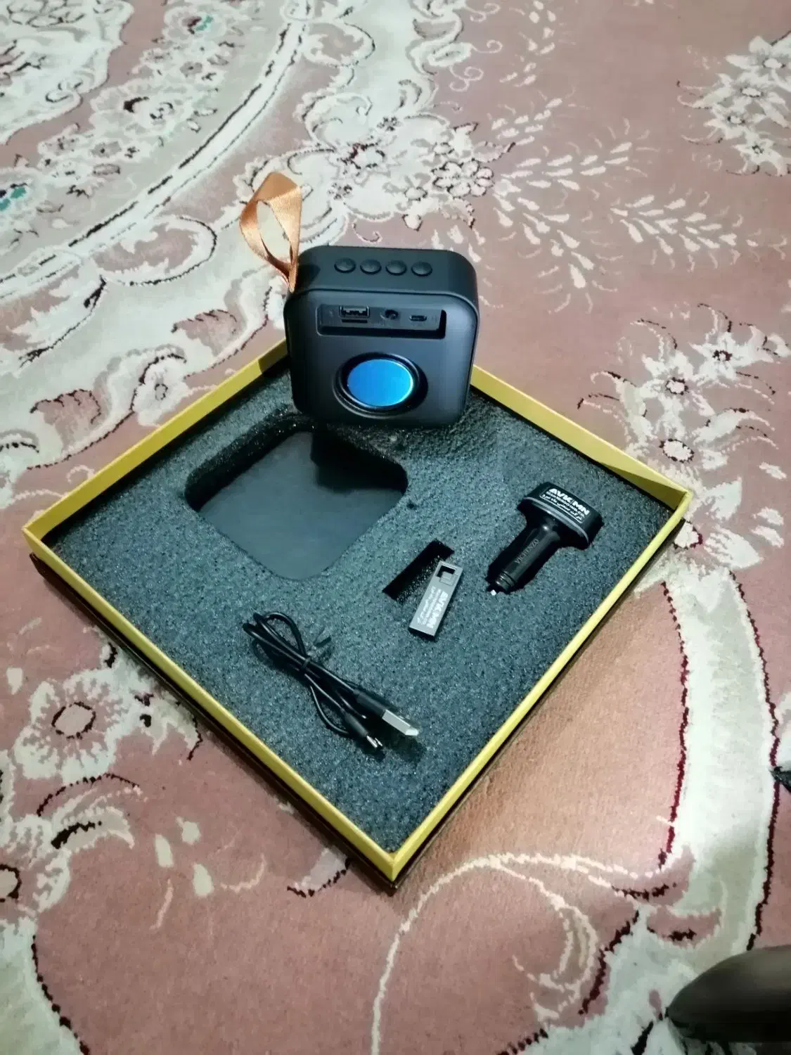 اسپیکر همراه بافندکی ماشین همراه بافلش وکابل|صوتی و تصویری|نورآباد, |دیوار