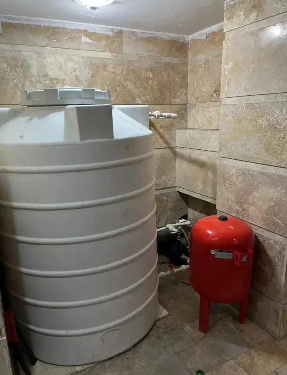 لوله کشی آب و فاضلاب نصب پمپ و مخزن ‌و تصفیه آب|خدمات پیشه و مهارت|خاش, |دیوار