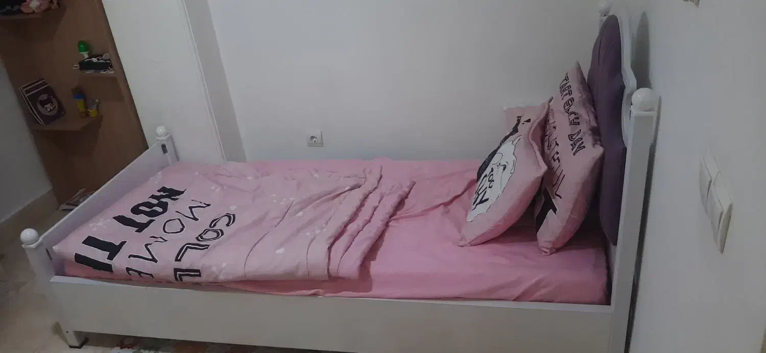 ۲عدد تخت جوان و ۱عدد میز ارایش|تخت و سرویس خواب|قم, سالاریه|دیوار