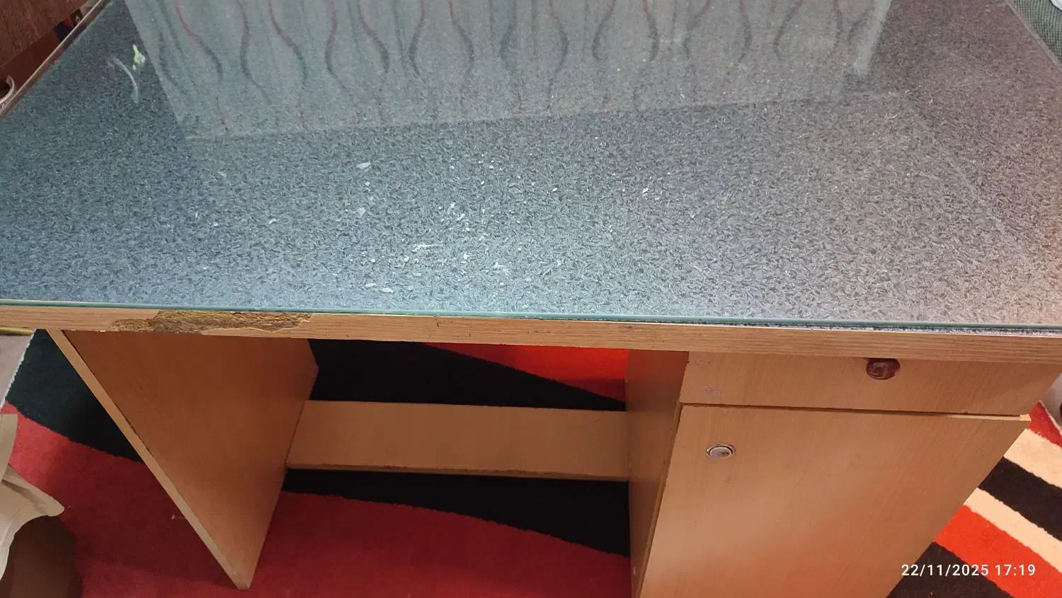 میز تحریر با شیشه روش|میز تحریر و کامپیوتر|اصفهان, شاه پسند|دیوار