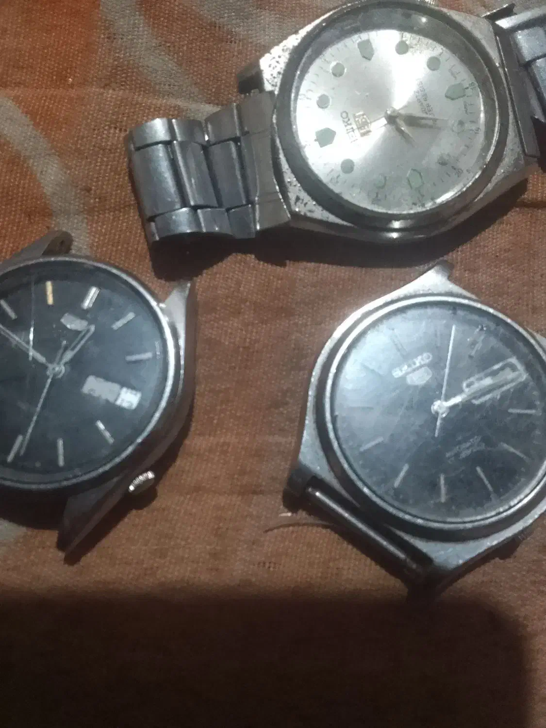 ساعت سیکو|ساعت|دشمن زیاری, |دیوار