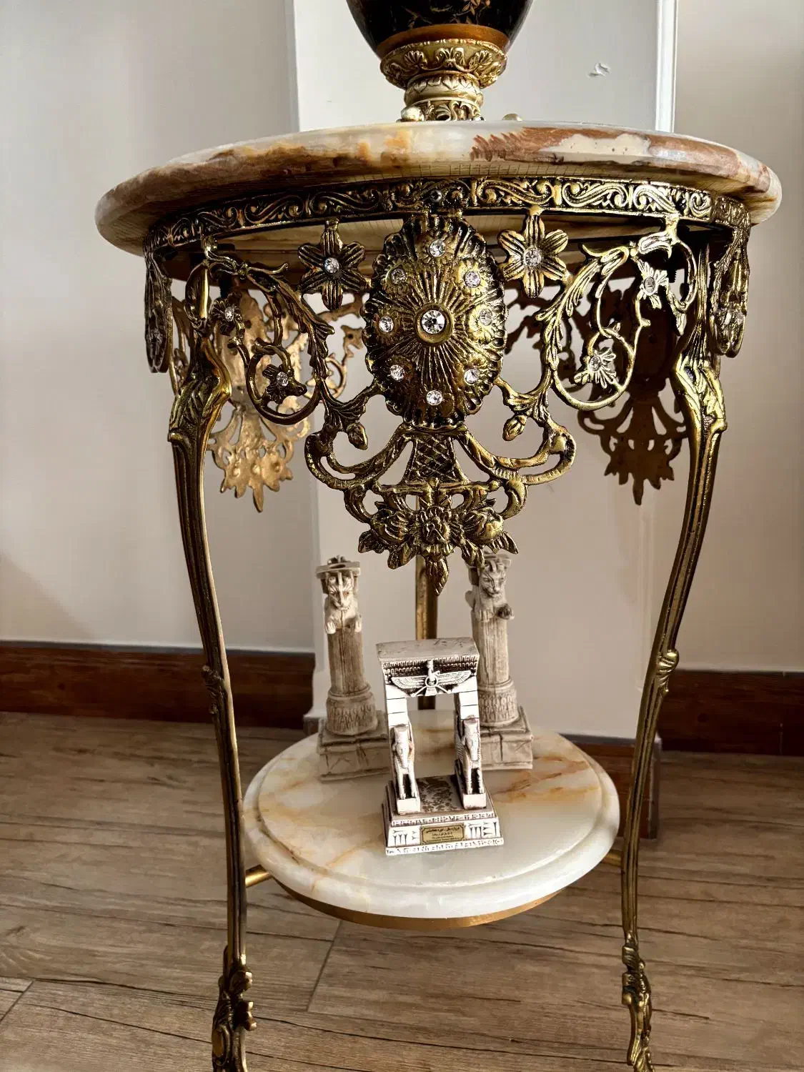 میز برنجی|میز تلفن|تهران, هفده شهریور|دیوار