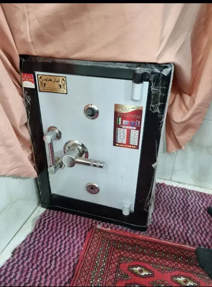 گاوصندوق اداری|ابزارآلات|تربت جام, بیست متری منبع آب|دیوار