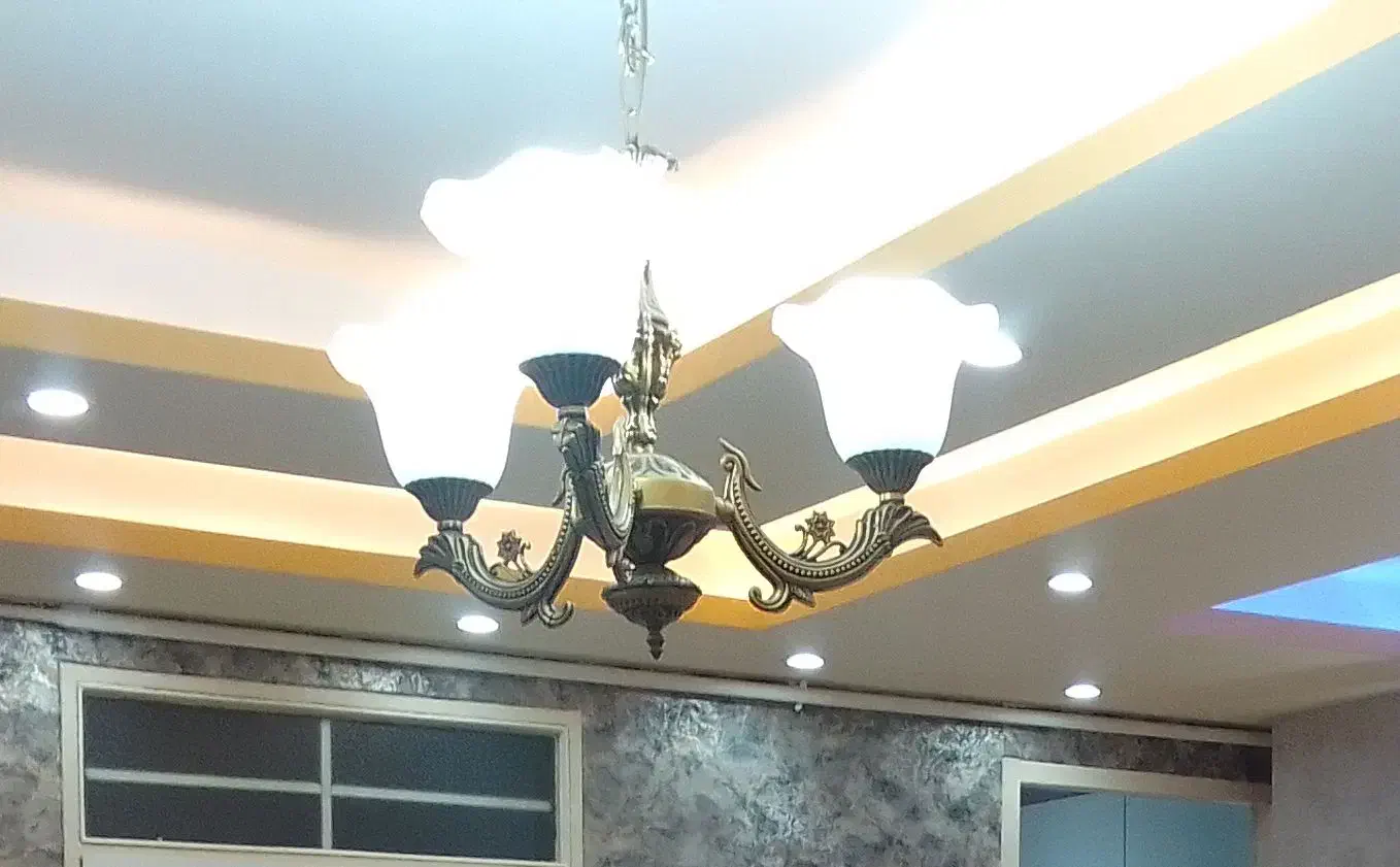 دو عدد لوستر|لوستر و چراغ آویز|مراغه, |دیوار