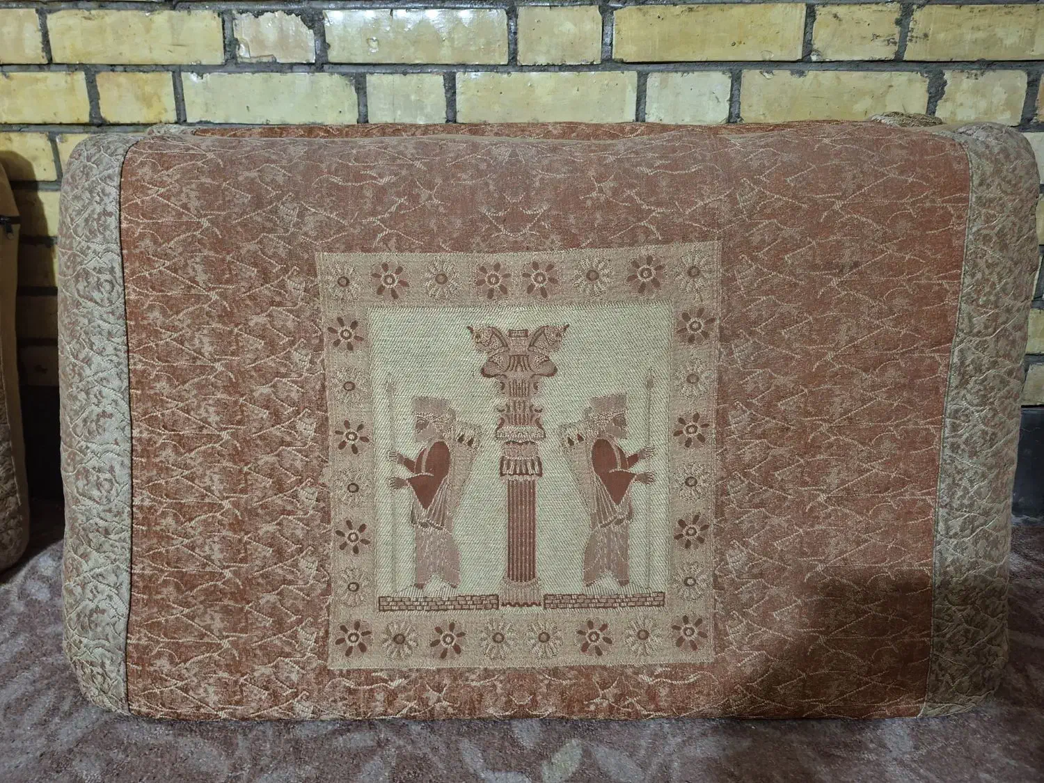 پشتی|پشتی|فولادشهر, A1|دیوار