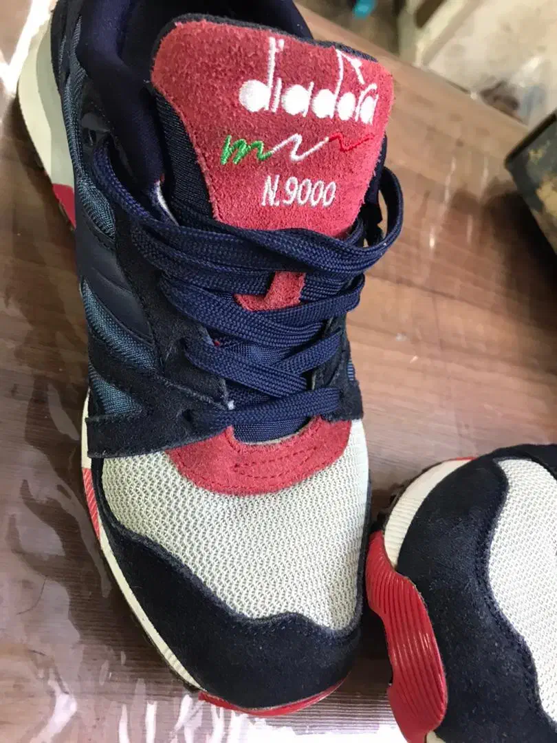 کفش اسپرت|کیف، کفش، کمربند|شاهینشهر, خانه کارگر|دیوار