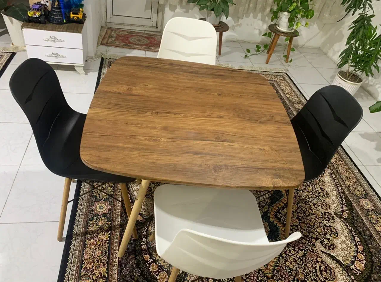 میز ناهارخوری ۴ نفره|میز و صندلی غذاخوری|آستارا, |دیوار