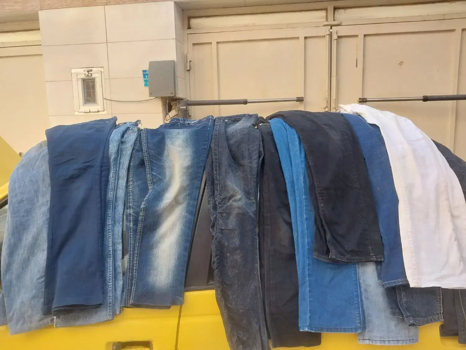 بدلیل رفتن شهرستان|لباس|زابل, |دیوار