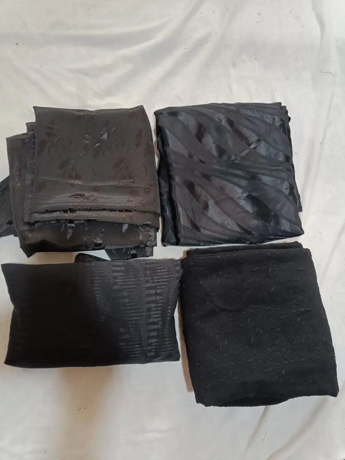 چادر مشکی|لباس|اصفهان, قهجاورستان|دیوار