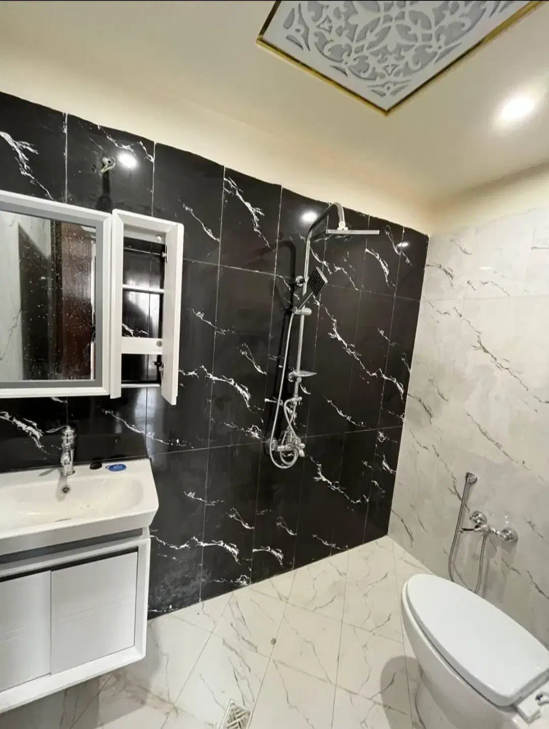 ویـو باز و بدون مشرف در         برج باغ رونیکـا