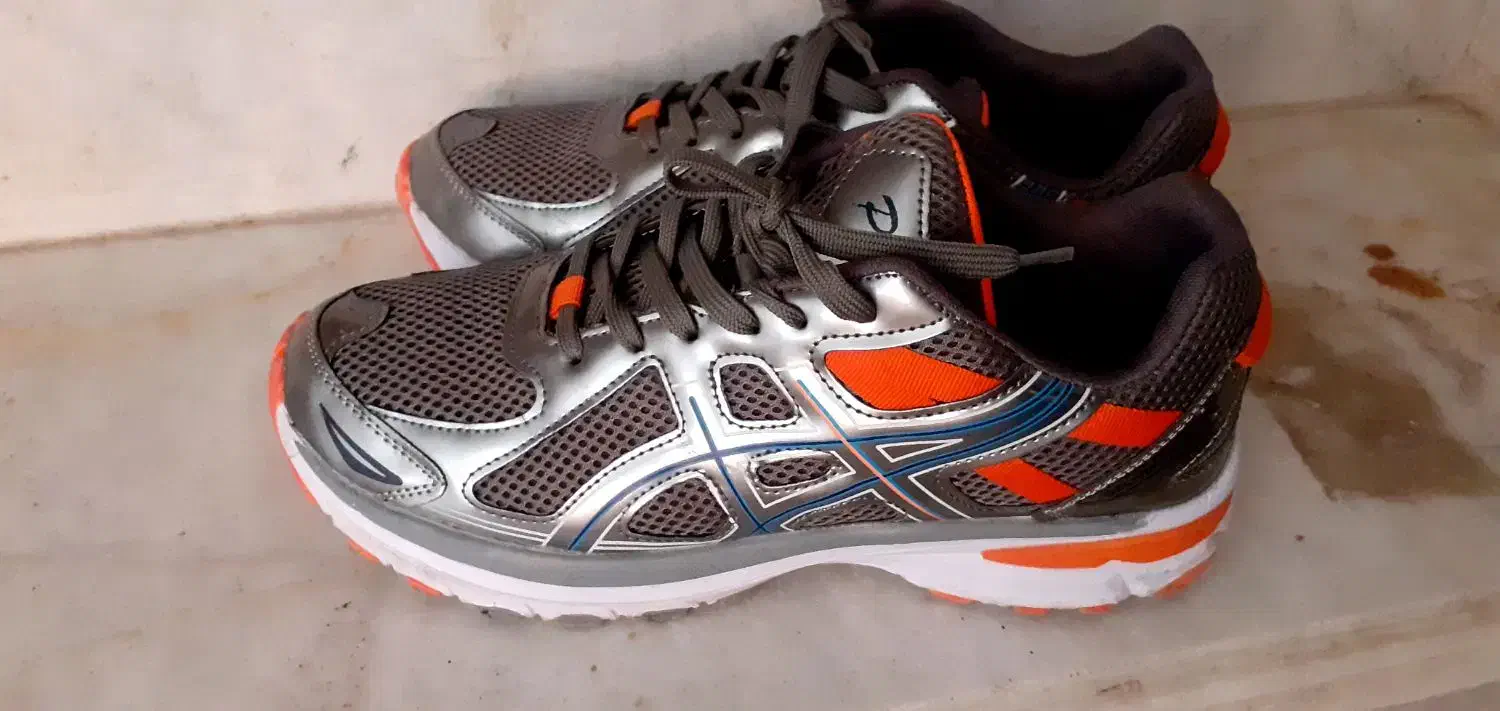 کتونی Asics درحدنو|کیف، کفش، کمربند|یزد, |دیوار