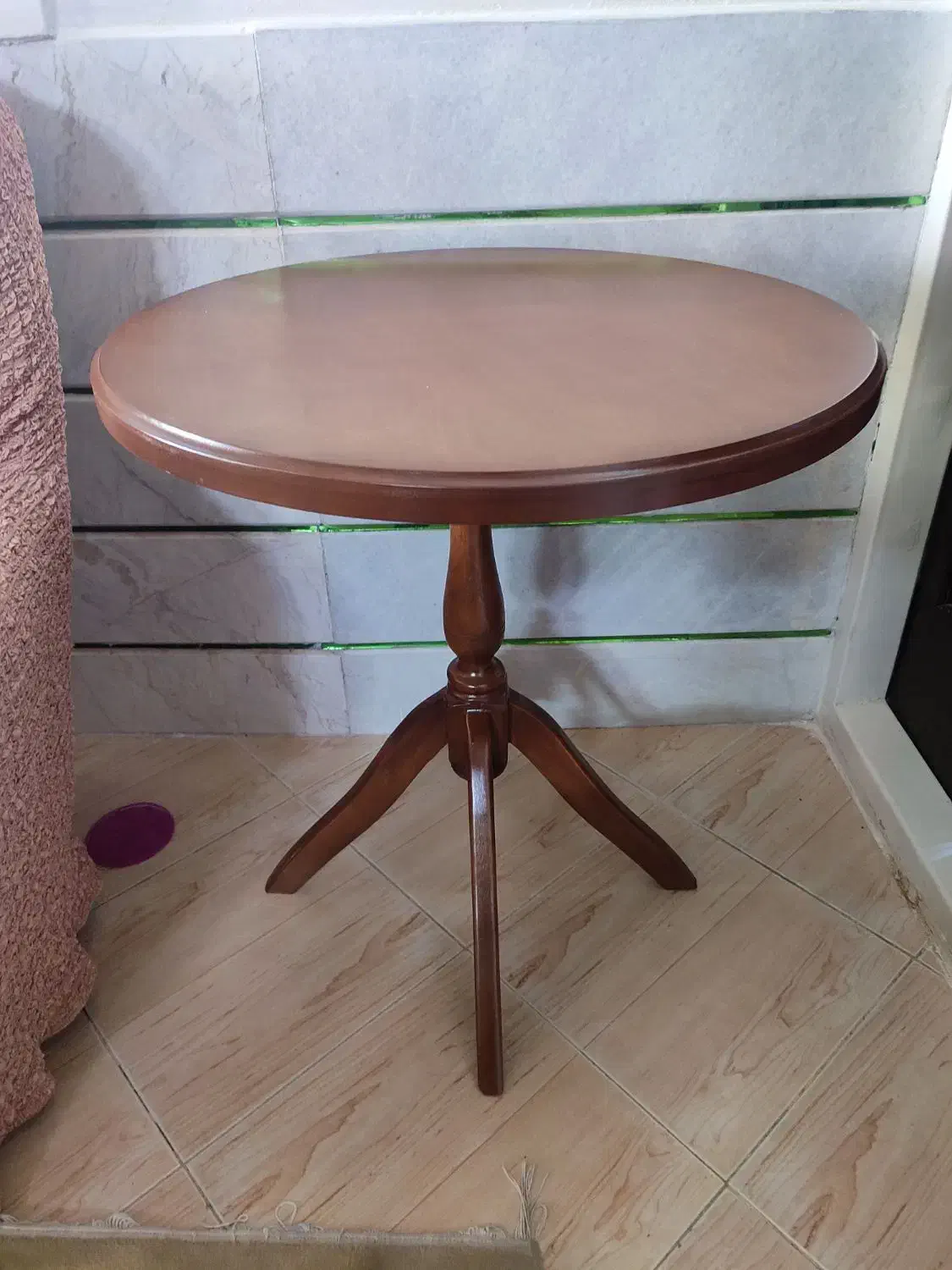 میز گرد خاطره|میز تلفن|سمنان, |دیوار