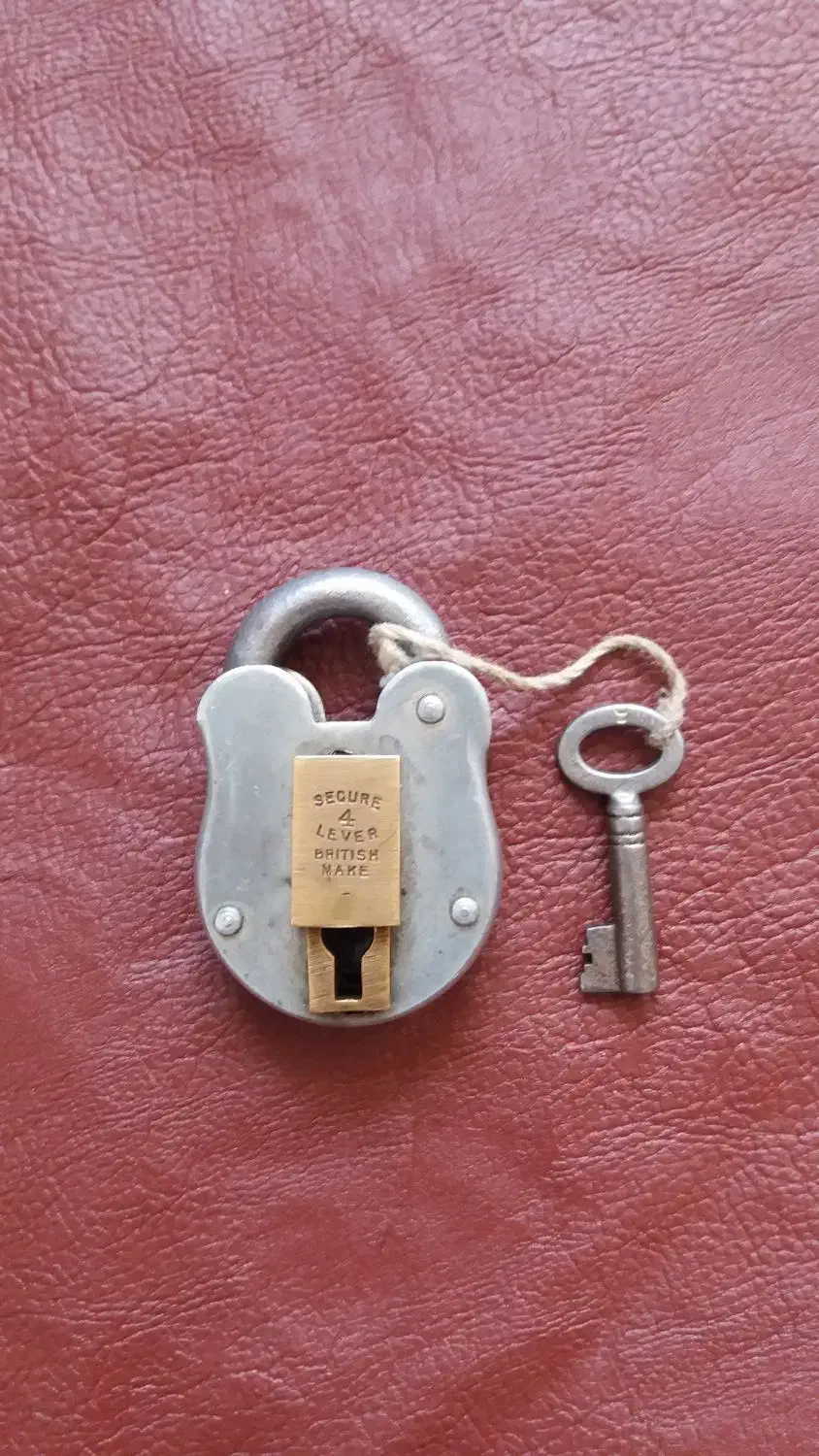 قفل قدیمی|کلکسیون اشیاء عتیقه|شهرکرد, |دیوار