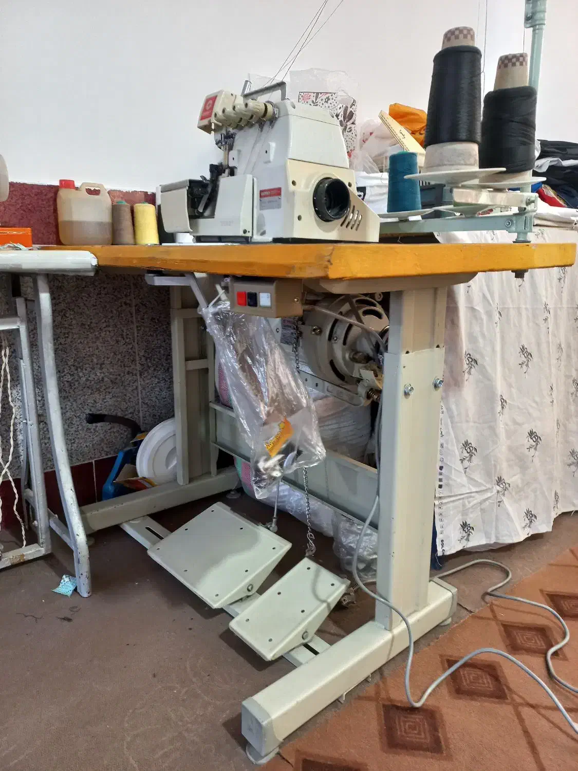 چرخ صنعتی ۵ نخ اصل|چرخ خیاطی و ریسندگی|شیروان (خراسان), |دیوار