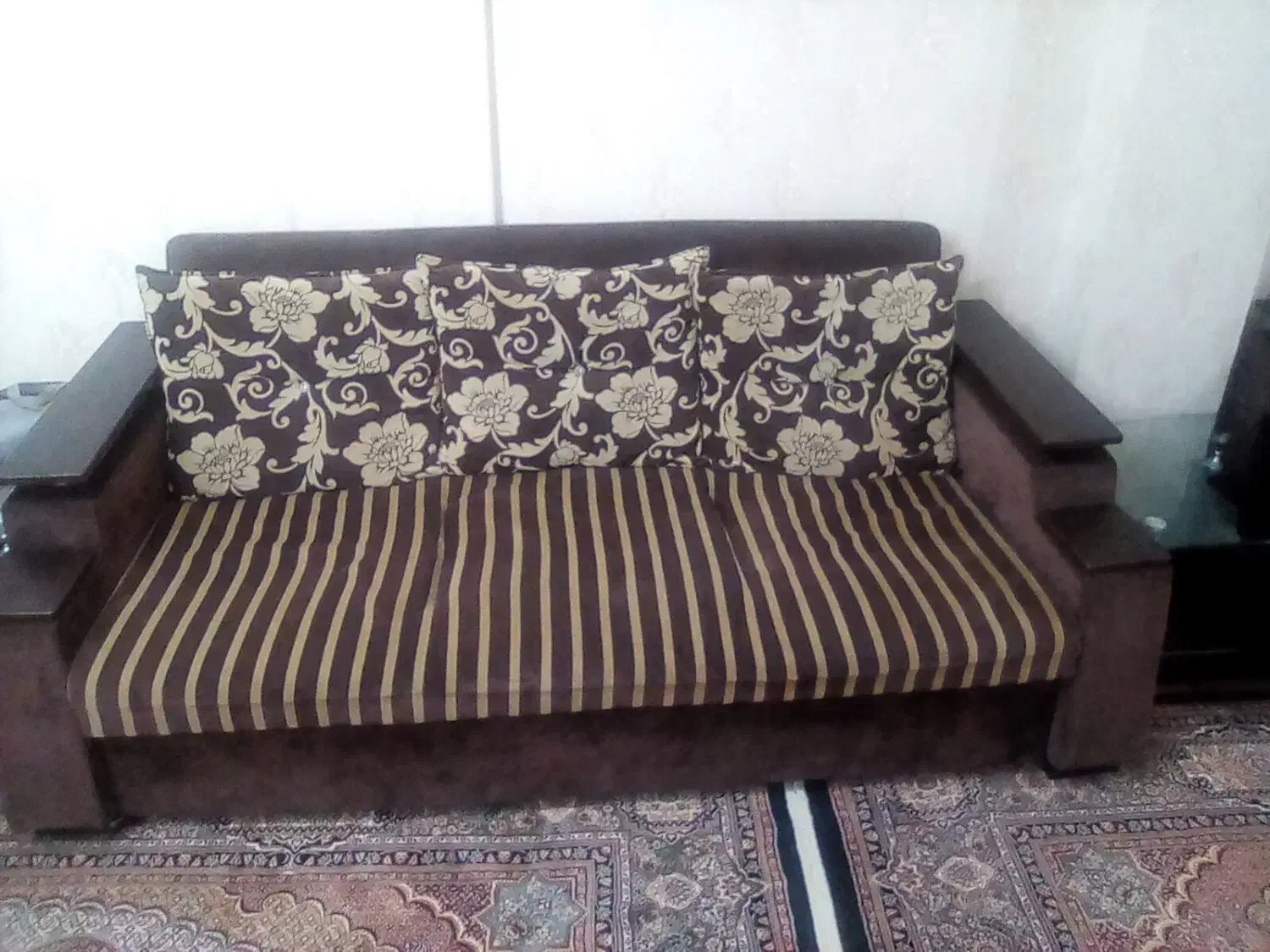 مبل ۶ نفره راحتی همراه میز عسلی|مبلمان خانگی و میز عسلی|اردبیل, |دیوار