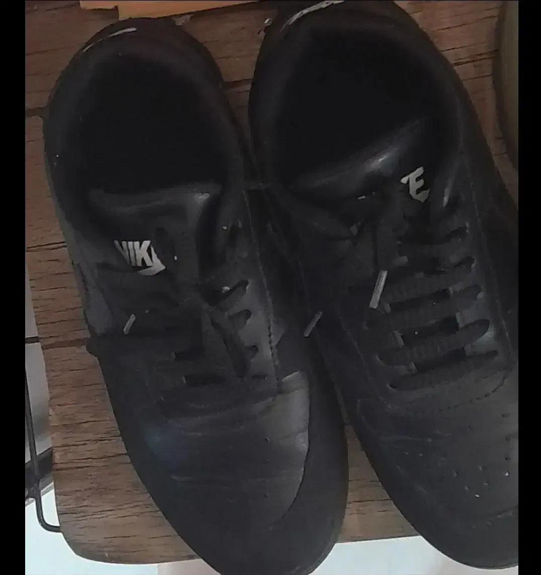 کتانی مشکی|کیف، کفش، کمربند|رشت, رشتیان|دیوار