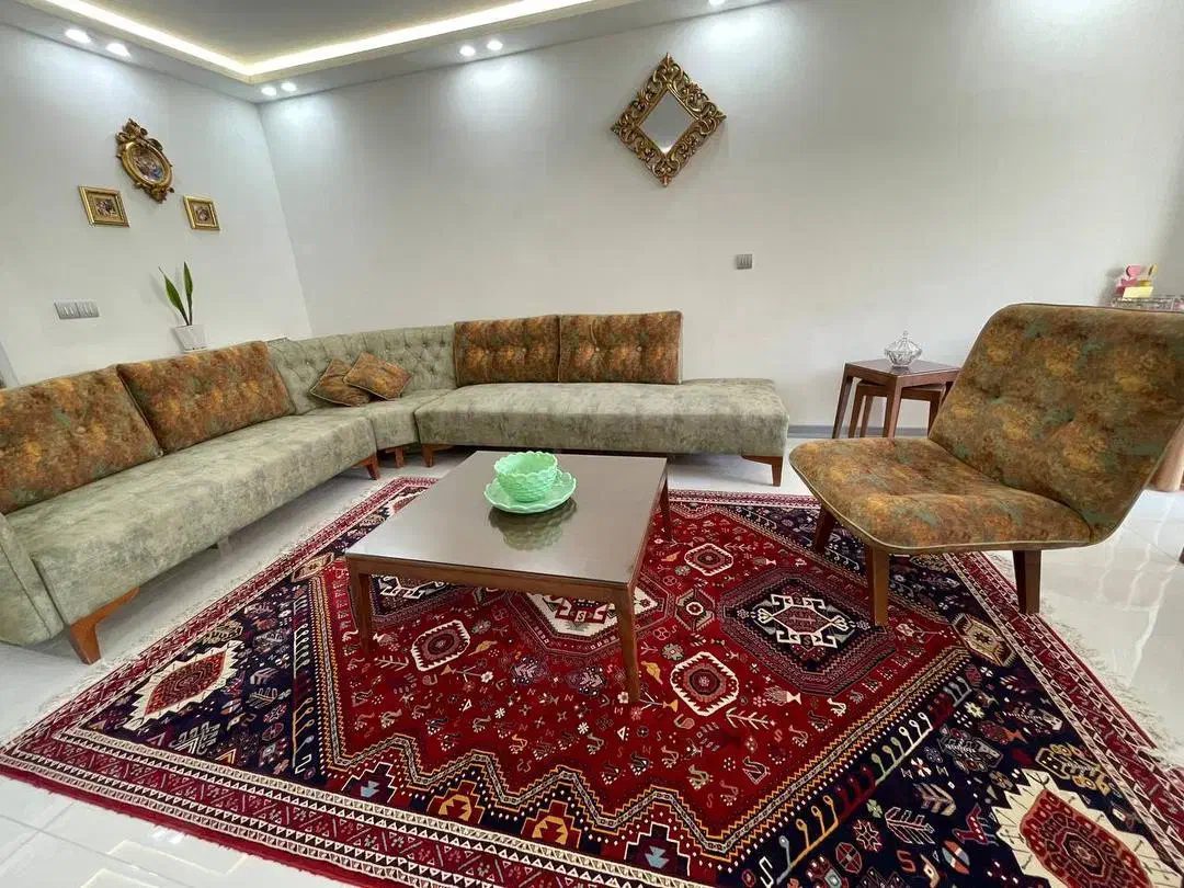 دو دست مبل یکی نو و یک سرویس در حد نو|مبلمان خانگی و میز عسلی|شیراز, فرهنگ شهر|دیوار