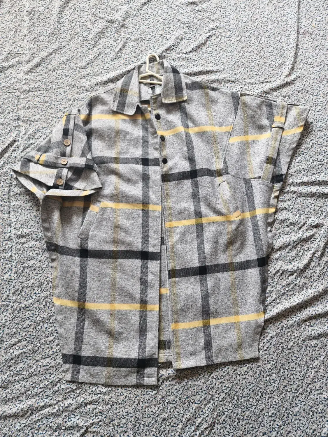 پالتو|لباس|نیشابور, هفده شهریور|دیوار