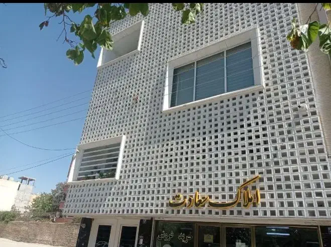 مغازه 75 متری/بر4/5/ فول انشعابات/بر خیابان رودکی|اجارهٔ مغازه و غرفه|اصفهان, باغ دریاچه|دیوار