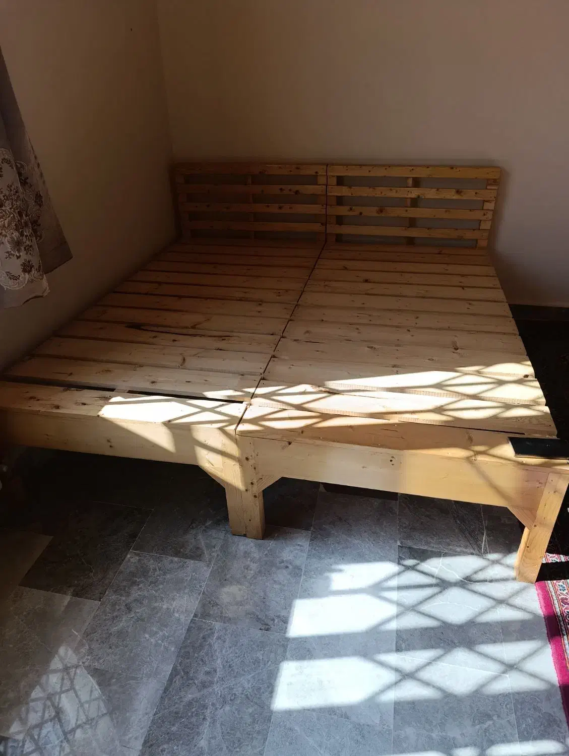 تخت خواب با چوب راش|تخت و سرویس خواب|نوشهر, |دیوار