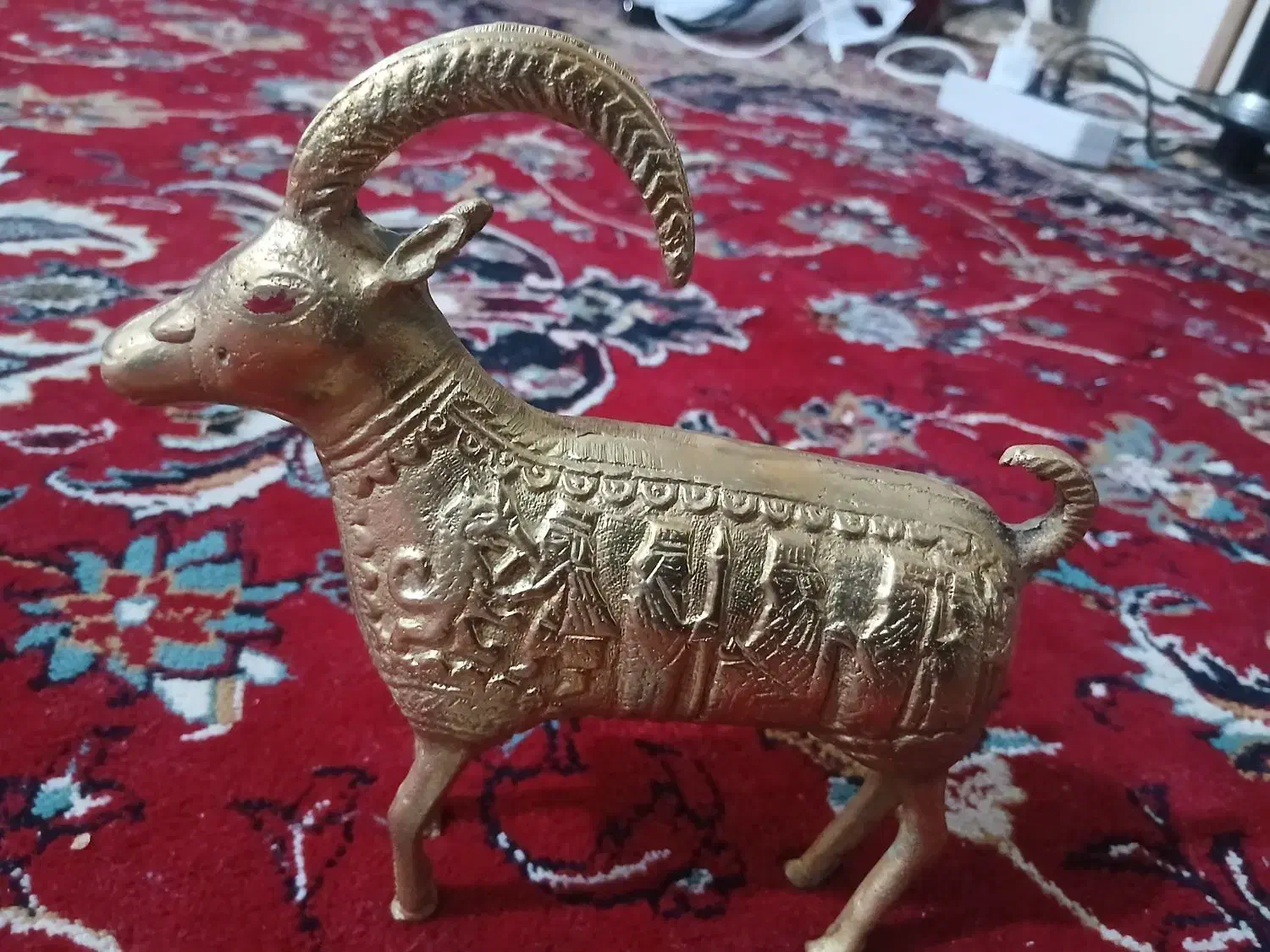 مجسمه برنجی زیر خاکی|کلکسیون اشیاء عتیقه|کردکوی, |دیوار