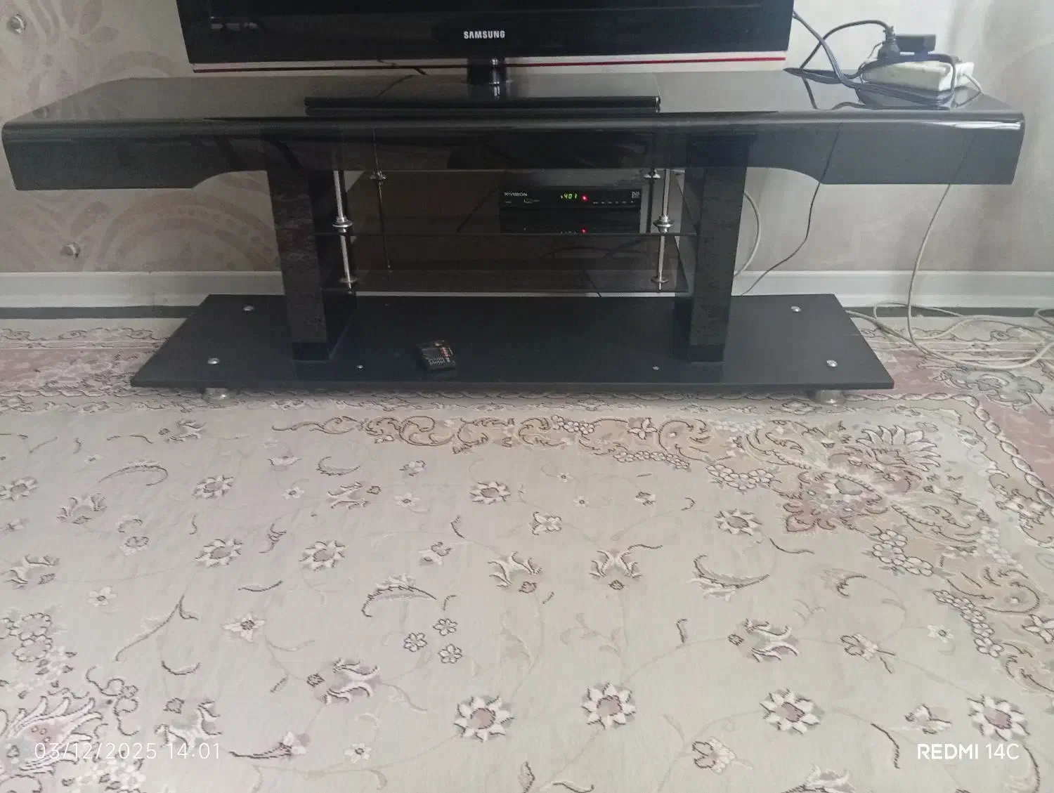 میز زیر تلویزیونی|میز تلویزیون|صدرا-فارس, فاز ۱|دیوار